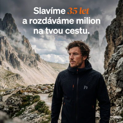 obrázek obsahuje: Hannah slaví!